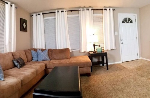 Des Peres House | Special Mar pricing! ~Great location book now~ T