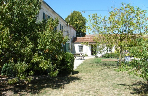 Cramchaban Villa | SPECIAL OFFER AUGUST Charentaise house in quiet village close to La Rochelle.
