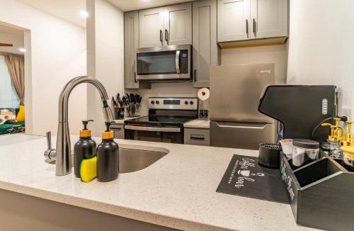East Raleigh Apartment | Special Offer! Cozy Luxe 2BR Getaway, Sleeps 4, Ideal for Business Travelers, Couples, Families, Near DT Raleigh