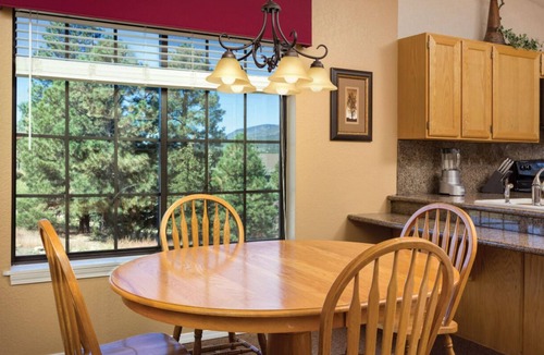 Flagstaff Resort | SPECIAL PRICING! 2-bedroom resort in Flagstaff, Arizona with mountain view