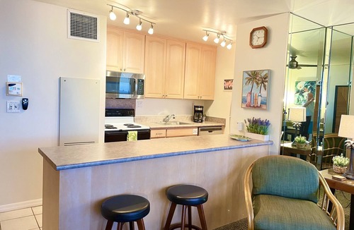Kihei Resort | SPECIAL RATES! Beachfront One Bedroom Condo in Kihei, Free Parking, Washer dryer