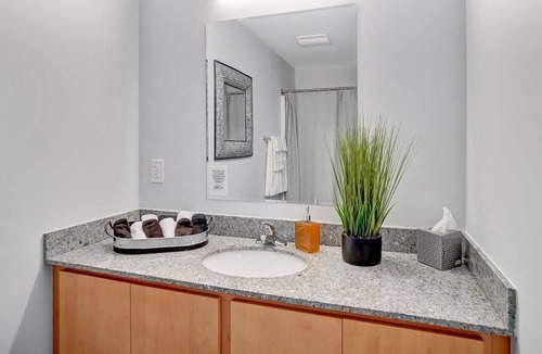 Otterbien Home Apartment | Special Rates- Historic Cartridge Factory- 2 Bd- Sleeps 6- Bike Trail