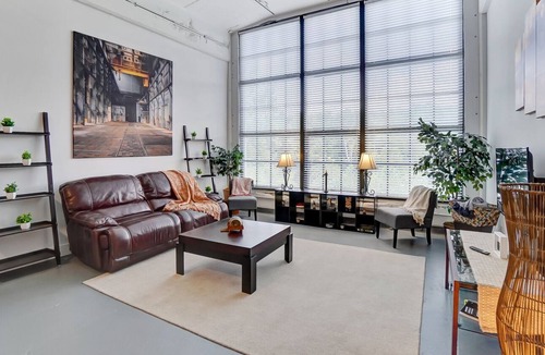 Otterbien Home Apartment | Special Rates- Historic Cartridge Factory- 2 Bd- Sleeps 6- Bike Trail