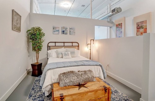Otterbien Home Apartment | Special Rates- Historic Cartridge Factory- 2 Bd- Sleeps 6- Bike Trail