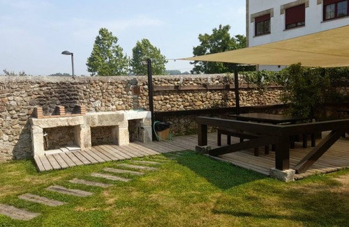Villaverde de Pontones Apartment | Special studio for couples with double whirlpool tub and views of the main garde