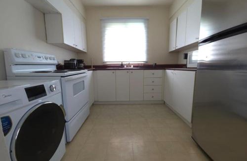 Cote-Des-Neiges—Notre-Dame-De-Grace Apartment | Special Stays! Ultimate Destination for Montreal & West Island with Fast Wi-Fi