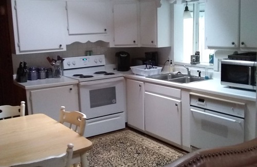 Holland House | * SPECIAL WEEKLY AND WEEKEND RENTALS! NEGOTIABLE! PLEASE INQUIRE! *