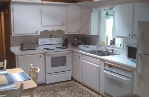 Holland House | * SPECIAL WEEKLY AND WEEKEND RENTALS! NEGOTIABLE! PLEASE INQUIRE! *