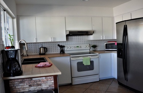 Newcastle Village House | Specious House with HOT TUB/BREAKFAST/BBQ/Netflix