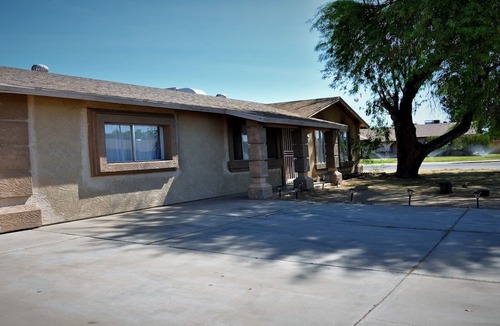Newcastle Village House | Specious House with HOT TUB/BREAKFAST/BBQ/Netflix