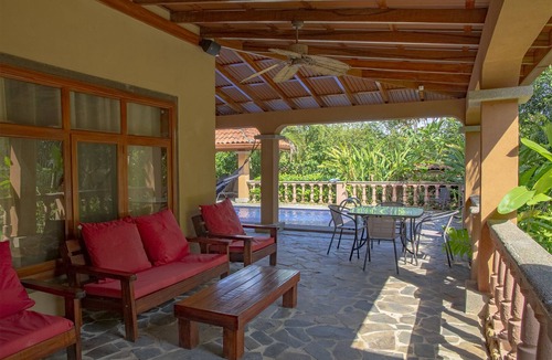 Villas Xihu House | Spectacular 4/5 Bedroom 3.5 Bath 15 Minute walk to the Beach - Sleeps 15 - Pool!