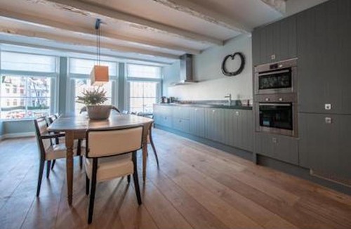 Red Light District Apartment | Spectacular Amsterdam Canal 4 Bedroom House 7 Guests