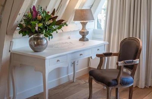 Red Light District Apartment | Spectacular Amsterdam Canal 4 Bedroom House 7 Guests