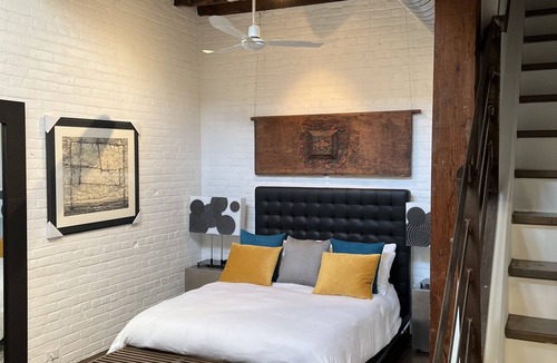 Dovercourt Park Apartment | Spectacular Authentic Loft.