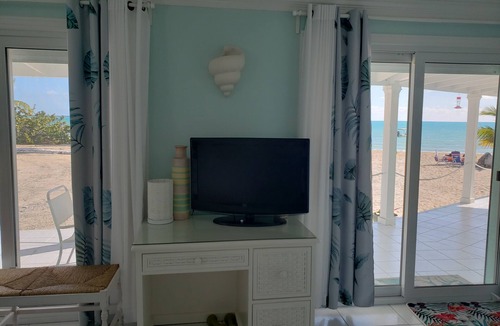 Wemyss Settlement House | Spectacular beachfront calm water sunset property