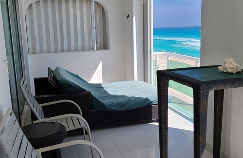 Punta Cancun Condo | SPECTACULAR BEACH FRONT VIEW-RELAX IN A PRIVATE LOCATION, WE OFFER DISCOUNTS.