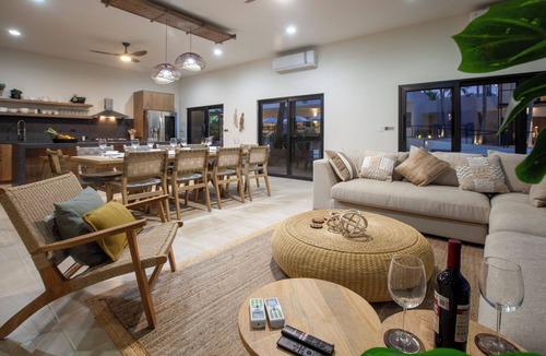 Buenavista Villa | Spectacular Beachfront Villa
