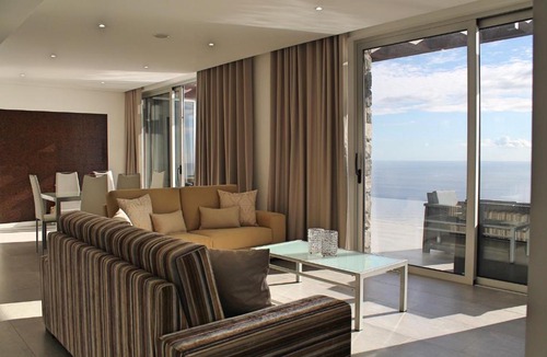 Estreito da Calheta Villa | Spectacular Calheta Villa Villa Cliffscape 3 Bedrooms Panoramic Sea View