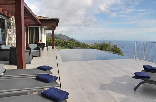 Estreito da Calheta Villa | Spectacular Calheta Villa Villa Cliffscape 3 Bedrooms Panoramic Sea View