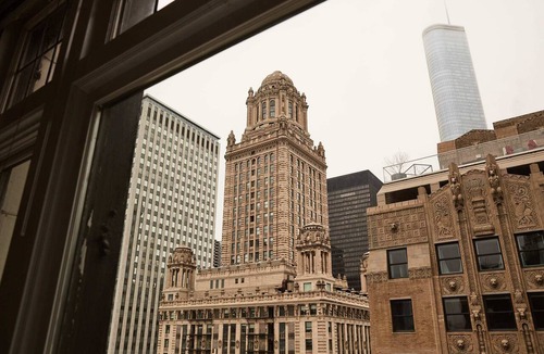 Downtown Chicago Apartment | Spectacular Corner 2BR Penthouse in the Loop | Roof Deck