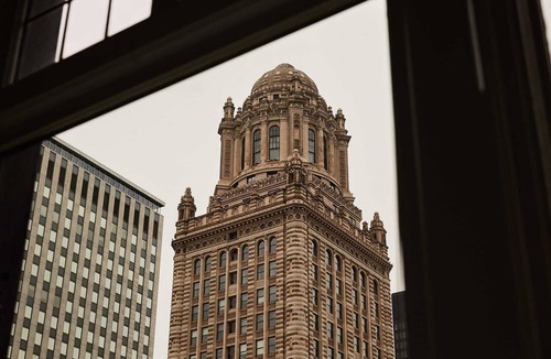 Downtown Chicago Apartment | Spectacular Corner 2BR Penthouse in the Loop | Roof Deck