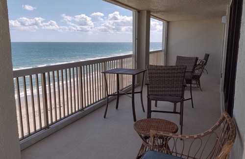 South Patrick Shores Condo | Spectacular direct oceanfront penthouse, corner unit
