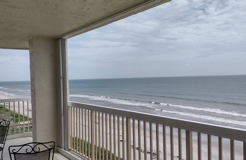 South Patrick Shores Condo | Spectacular direct oceanfront penthouse, corner unit