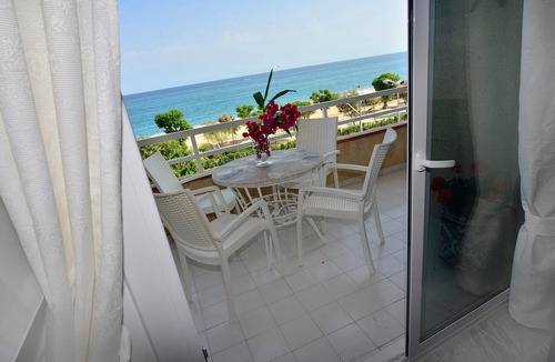 Pineda de Mar Apartment | Spectacular Frontline, Pineda de Mar