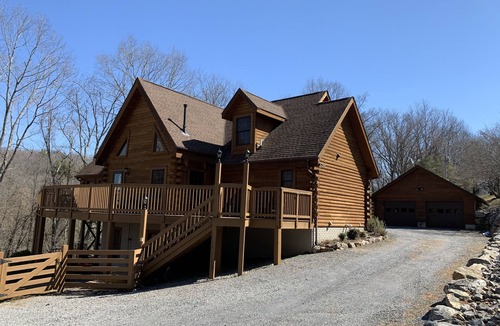 Warm Springs House | Spectacular Hot Springs cabin, family-friendly, close to The Homestead.