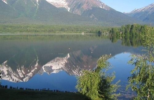 Smithers House | Spectacular Lake Front Log Cabin