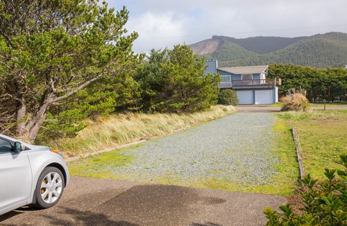 Rockaway Beach House | Spectacular Large Oceanfront Home Panoramic View Quiet Area Dog Friendly
