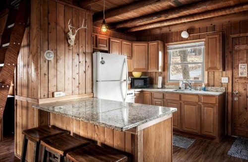 Kabletown House | Spectacular Lofted Cabin with Screened Porch, BBQ, and Fire Pit in West Virginia