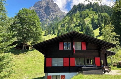 Blausee Ski Chalet | SPECTACULAR MOUNTAIN SCENERY AND SYLVAN ALPINE LANDSCAPES IN THE CANTON OF BERN
