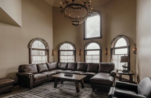 Roscoe House | Spectacular Mountain Getaway/6 Bedroom Home with Studio and Panoramic Views