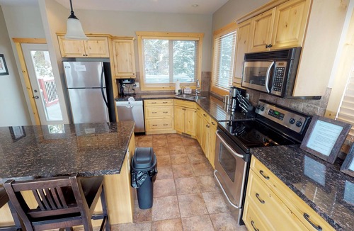 Panorama House | Spectacular Mountain Views | Private Hot Tub | Fire Pit | Central A/C