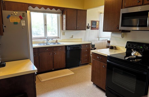 Roscoe House | Spectacular Mountain Views! Private Riverfront Access! All the comforts of home!