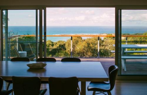 Anglesea House | Spectacular Ocean Views - Walk to the Beach