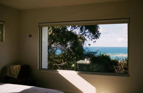 Anglesea House | Spectacular Ocean Views - Walk to the Beach