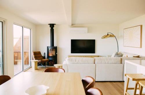 Anglesea House | Spectacular Ocean Views - Walk to the Beach