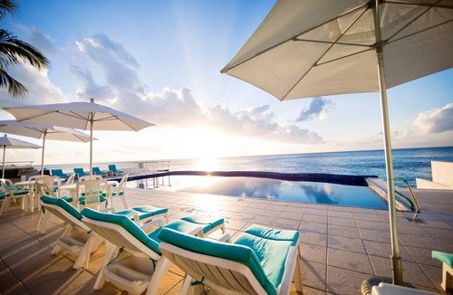 Zona Hotelera Norte Condo | Spectacular oceanfront condo! 3 Bed 3 Bath with oceanside pool & best snorkeling