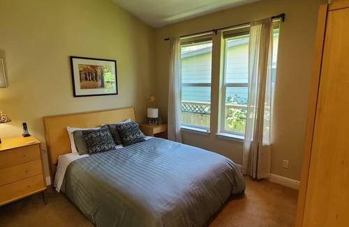 Monte Rio House | Spectacular Riverfront sanctuary 3-bedroom home with Hot Tub near Monte Rio