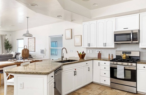 South Oceanside House | Spectacular Single-Family Beachfront Home P1023-0