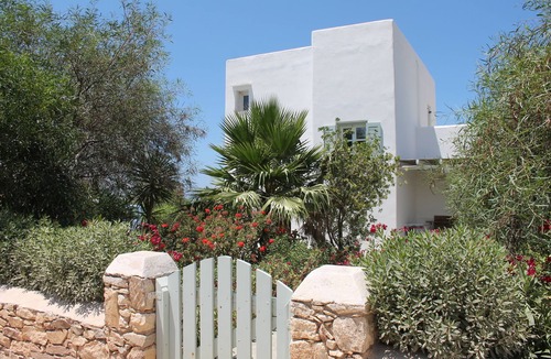 Nea Cryssi Akti House | spectacular sunset cycladic villa