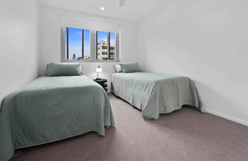 Redcliffe Apartment | "Spectacular Suttons Beach" - Redcliffe Q 4020