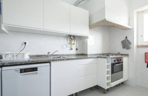 Lisbon Old Town Apartment | Spectacular View and Lower Rio 2BD APT * CENTRAL *