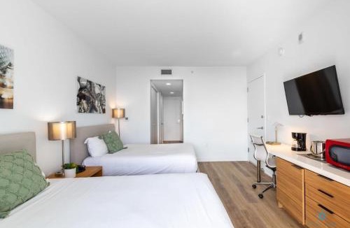Hallandale Beach Hotel | Spectacular View wBalcony Pool