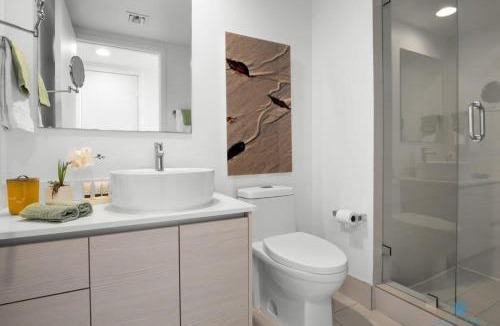 Hallandale Beach Hotel | Spectacular View wBalcony Pool