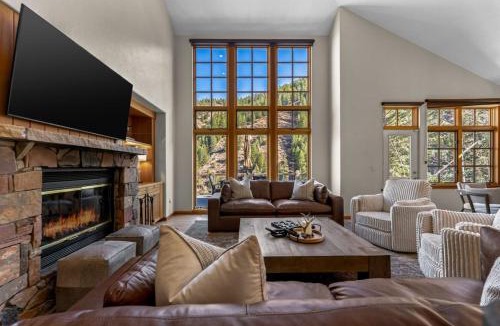 Avon House | Spectacular views Private Hot Tub Sleeps 16