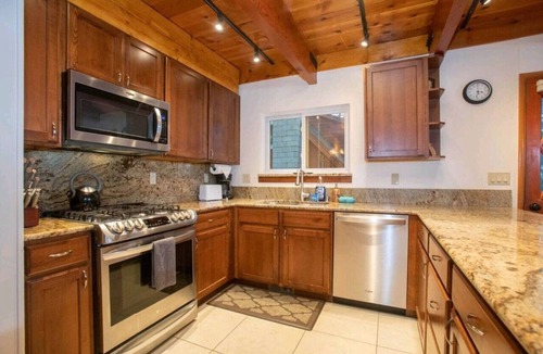 Brockway House | Speedboat Beach Cabin Close to Skiing and Casinos