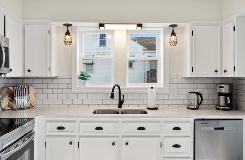 Shenandoah Cottage | Speedway 4BR | Walk to Town | Pet Friendly